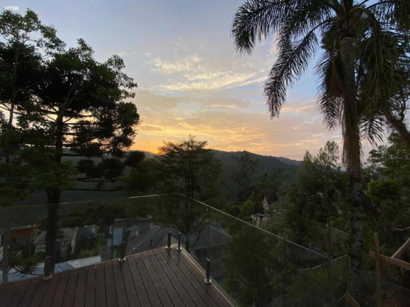 Imagem Casa com 3 Quartos à Venda, 279 m² em Alphavile - Gramado