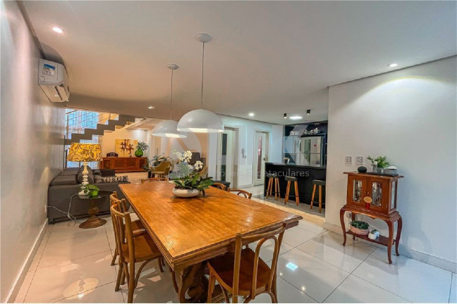 Imagem Casa com 4 Quartos à Venda, 300 m² em Chácara Das Pedras - Porto Alegre Imagem Casa com 4 Quartos à Venda, 300 m² em Chácara Das Pedras - Porto Alegre
