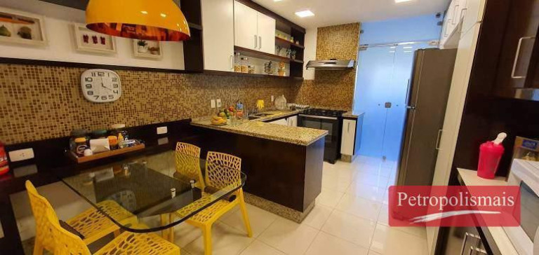 Imagem Casa de Condomínio com 3 Quartos à Venda,  em Quitandinha - Petrópolis