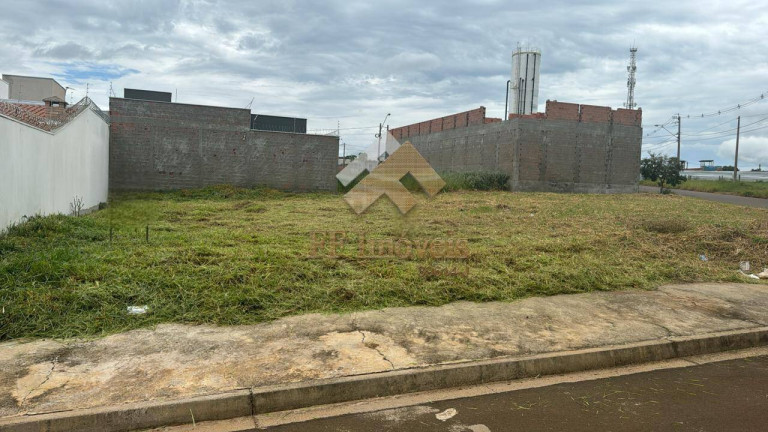Terreno à Venda, 253 m² em São Carlos
