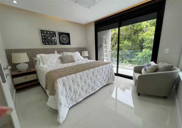 Casa com 6 Quartos à Venda, 350 m² em Riviera De São Loureço - Bertioga