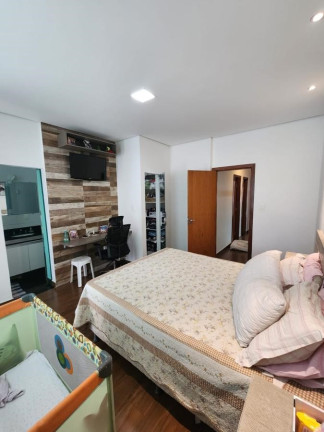 Imagem Casa com 3 Quartos à Venda, 140 m² em Cabral - Contagem