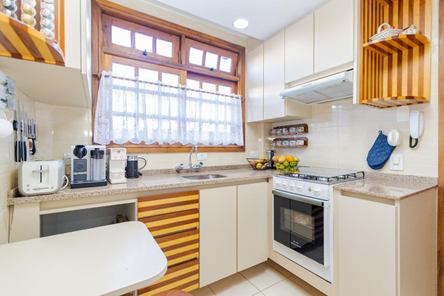 Imagem Casa com 3 Quartos à Venda, 129 m² em Santo Inácio - Curitiba Imagem Casa com 3 Quartos à Venda, 129 m² em Santo Inácio - Curitiba