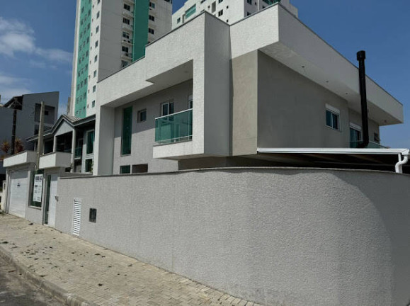 Imagem Casa com 3 Quartos à Venda, 242 m² em Centro - Barra Velha Imagem Casa com 3 Quartos à Venda, 242 m² em Centro - Barra Velha