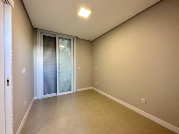Imagem Casa com 4 Quartos à Venda, em -- - Capao Da Canoa Imagem Casa com 4 Quartos à Venda, em -- - Capao Da Canoa