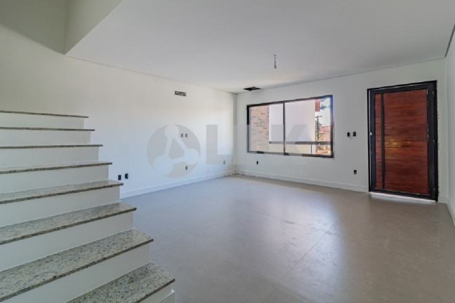 Imagem Casa com 3 Quartos à Venda, 210 m² em Chácara Das Pedras - Porto Alegre Imagem Casa com 3 Quartos à Venda, 210 m² em Chácara Das Pedras - Porto Alegre
