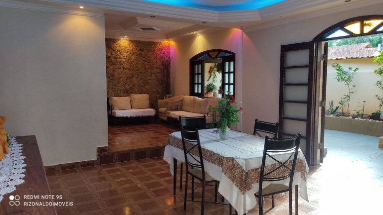 Imagem Casa com 3 Quartos à Venda, 300 m² em Canto Do Forte - Praia Grande Imagem Casa com 3 Quartos à Venda, 300 m² em Canto Do Forte - Praia Grande