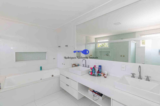 Imagem Casa com 5 Quartos à Venda, 1.800 m² em Barra Da Tijuca - Rio De Janeiro Imagem Casa com 5 Quartos à Venda, 1.800 m² em Barra Da Tijuca - Rio De Janeiro