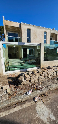 Sobrado com 3 Quartos à Venda, 139 m² em Centro - Quatro Barras