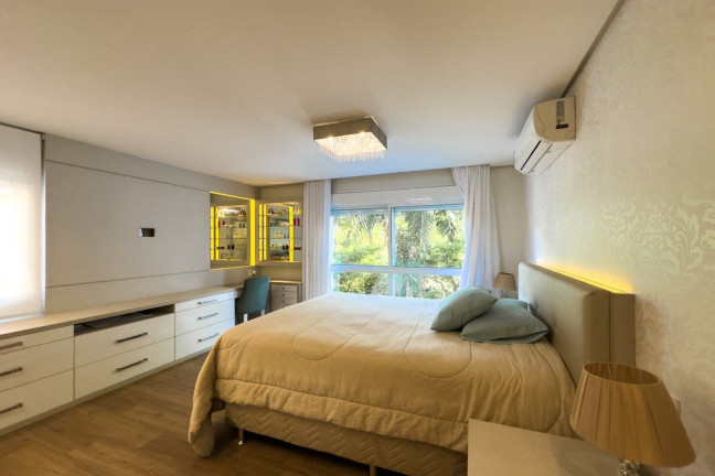 Imagem Apartamento com 3 Quartos à Venda, 258 m² em Petrópolis - Porto Alegre