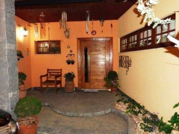 Casa com 4 Quartos à Venda, 280 m² em Vila Jaboticabeira - Taubaté