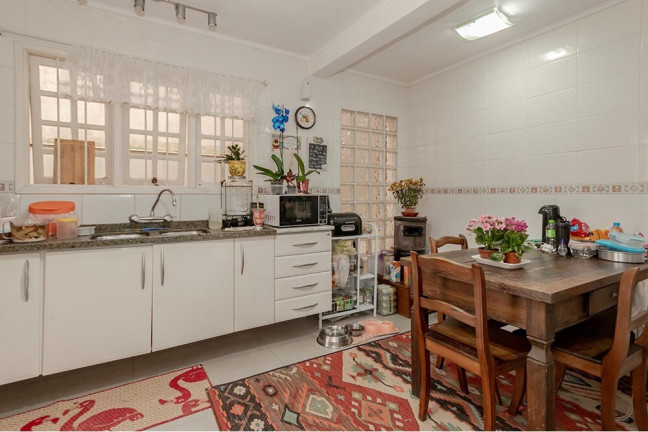 Imagem Casa com 4 Quartos à Venda, 233 m² em Jardim Itu - Porto Alegre Imagem Casa com 4 Quartos à Venda, 233 m² em Jardim Itu - Porto Alegre