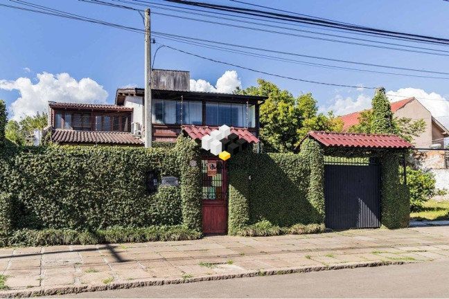 Casa com 3 Quartos à Venda, 235 m² em Guarujá - Porto Alegre
