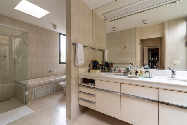 Casa com 4 Quartos para Alugar, 885 m² em Pacaembu - São Paulo