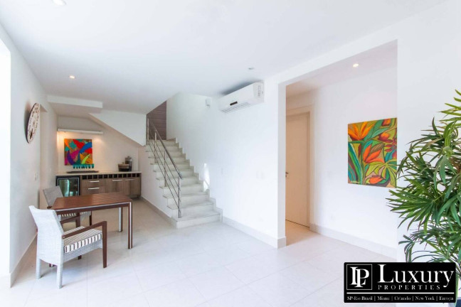 Imagem Casa com 8 Quartos à Venda, em Tabatinga - Caraguatatuba Imagem Casa com 8 Quartos à Venda, em Tabatinga - Caraguatatuba