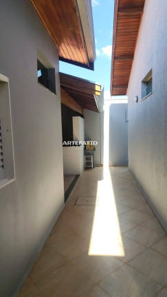 Imagem Casa com 4 Quartos à Venda, 240 m²