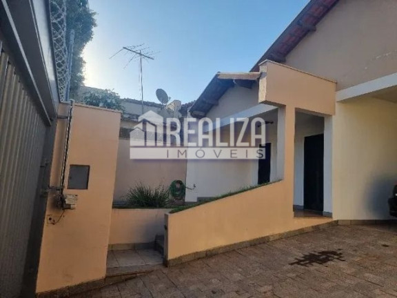 Imagem Casa com 3 Quartos à Venda, 240 m² em Fabrício - Uberaba Imagem Casa com 3 Quartos à Venda, 240 m² em Fabrício - Uberaba