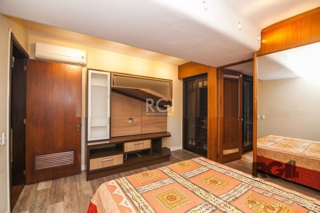 Imagem Casa com 3 Quartos para Alugar, 253 m² em Rio Branco - Porto Alegre