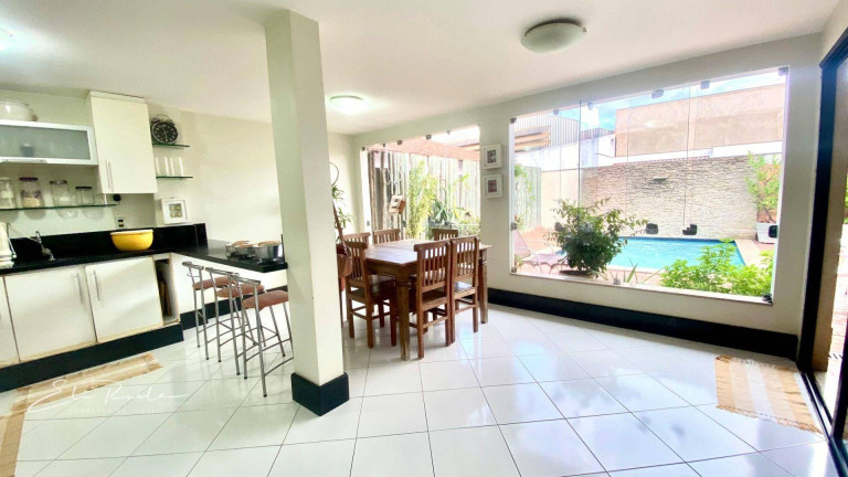 Imagem Casa com 3 Quartos à Venda, 300 m² em Santa Mônica - Colatina