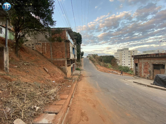 Imagem Terreno à Venda, 360 m² em Esperança - Ipatinga
