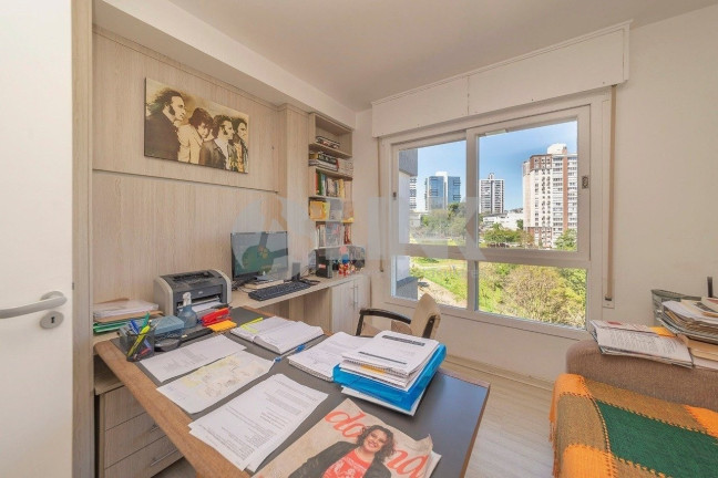 Imagem Imóvel com 3 Quartos à Venda, 172 m² em Petrópolis - Porto Alegre