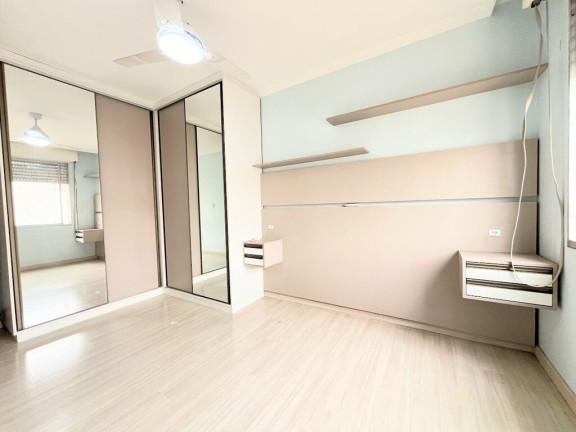 Imagem Imóvel com 2 Quartos à Venda, em Cristal - Porto Alegre Imagem Imóvel com 2 Quartos à Venda, em Cristal - Porto Alegre