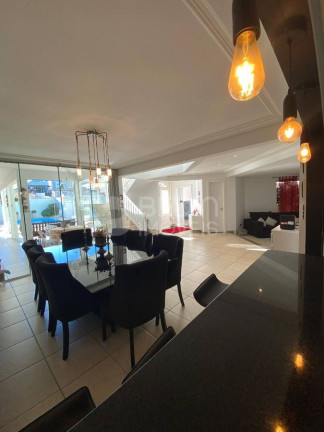 Imagem Casa com 4 Quartos à Venda, 303 m² em Centro - Balneário Camboriú Imagem Casa com 4 Quartos à Venda, 303 m² em Centro - Balneário Camboriú