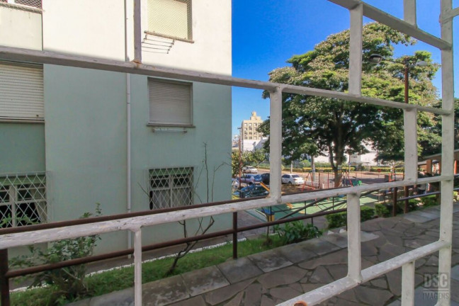 Imagem Imóvel com 2 Quartos à Venda, 47 m² em Cristal - Porto Alegre Imagem Imóvel com 2 Quartos à Venda, 47 m² em Cristal - Porto Alegre