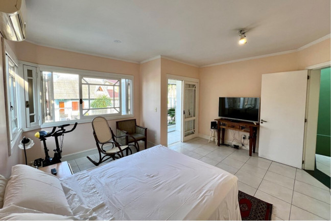 Imagem Casa com 4 Quartos à Venda, 243 m² em Moinhos De Vento - Canoas