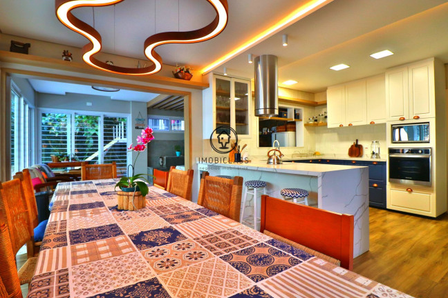 Imagem Casa com 3 Quartos à Venda, 450 m² em Alto Petrópolis - Porto Alegre Imagem Casa com 3 Quartos à Venda, 450 m² em Alto Petrópolis - Porto Alegre