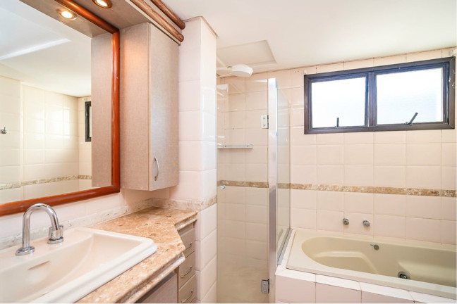 Imagem Imóvel com 3 Quartos à Venda, 142 m² em Juvevê - Curitiba Imagem Imóvel com 3 Quartos à Venda, 142 m² em Juvevê - Curitiba