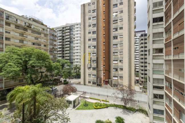 Apartamento com 3 Quartos à Venda, 220 m² em Cerqueira César - São Paulo