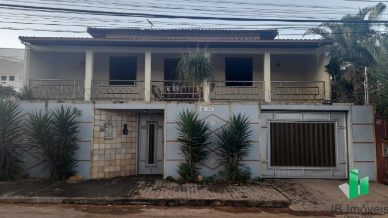 Casa com 5 Quartos à Venda, 320 m² em Ibituruna - Montes Claros