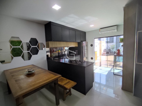 Imagem Casa com 3 Quartos à Venda, em Saguaçu - Joinville Imagem Casa com 3 Quartos à Venda, em Saguaçu - Joinville