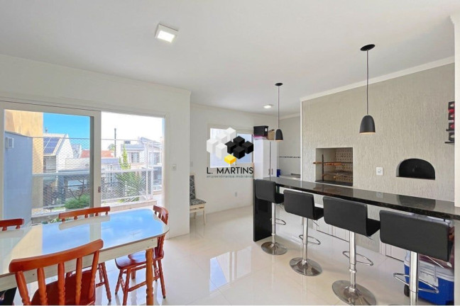 Imagem Casa com 1 Quarto à Venda, 210 m² em Hípica - Porto Alegre Imagem Casa com 1 Quarto à Venda, 210 m² em Hípica - Porto Alegre