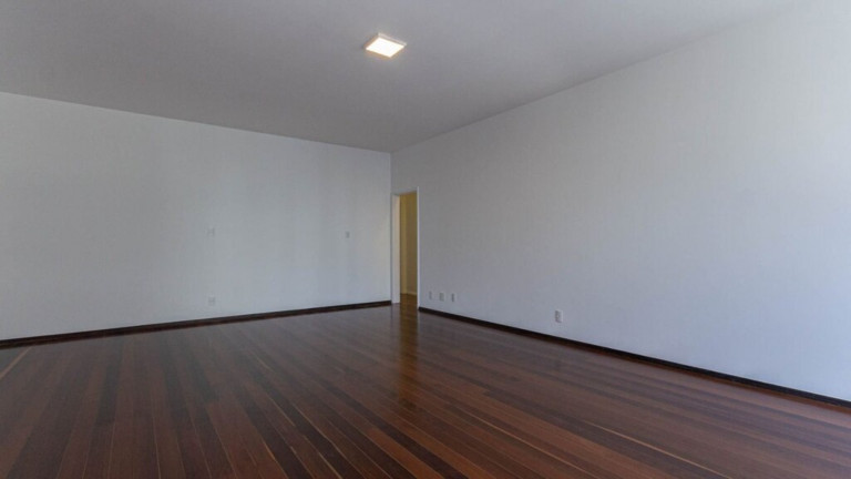 Imagem Imóvel com 3 Quartos à Venda, 135 m² em Copacabana - Rio De Janeiro Imagem Imóvel com 3 Quartos à Venda, 135 m² em Copacabana - Rio De Janeiro