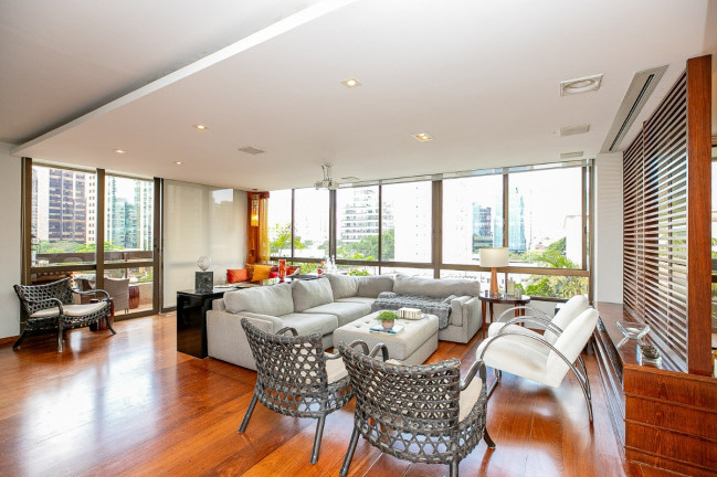 Imagem Apartamento com 3 Quartos à Venda, 225 m² em Itaim Bibi - São Paulo