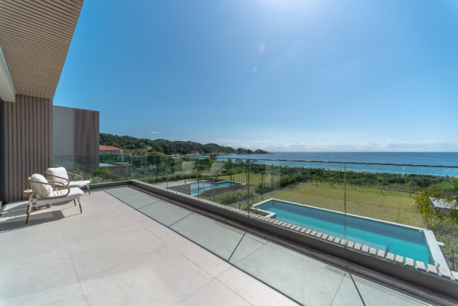 Imagem Imóvel com 4 Quartos à Venda, 458 m² em Praia Do Estaleiro - Balneário Camboriú Imagem Imóvel com 4 Quartos à Venda, 458 m² em Praia Do Estaleiro - Balneário Camboriú