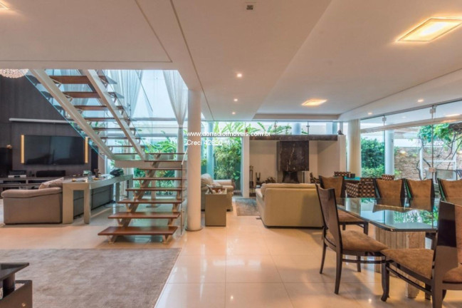 Imagem Casa com 4 Quartos à Venda, 540 m² em Córrego Grande - Florianópolis