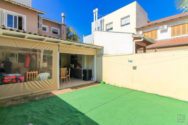 Imagem Imóvel com 3 Quartos à Venda, em Hípica - Porto Alegre Imagem Imóvel com 3 Quartos à Venda, em Hípica - Porto Alegre
