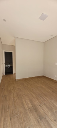 Imagem Sobrado com 3 Quartos à Venda, 120 m² em Villas Do Jaguari - Santana De Parnaíba