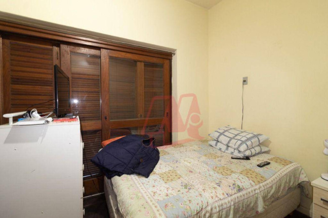 Imagem Casa com 3 Quartos à Venda, 272 m² em Santa Cecília - Porto Alegre Imagem Casa com 3 Quartos à Venda, 272 m² em Santa Cecília - Porto Alegre