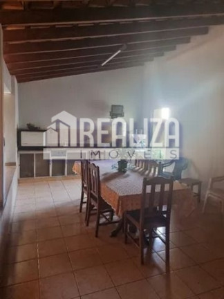 Imagem Casa com 3 Quartos à Venda, 240 m² em Fabrício - Uberaba Imagem Casa com 3 Quartos à Venda, 240 m² em Fabrício - Uberaba