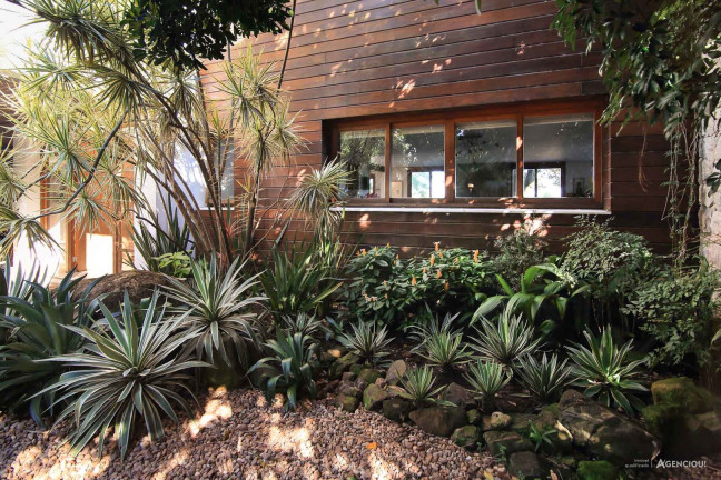 Imagem Casa com 4 Quartos à Venda, 900 m² em Vila Assunção - Porto Alegre Imagem Casa com 4 Quartos à Venda, 900 m² em Vila Assunção - Porto Alegre