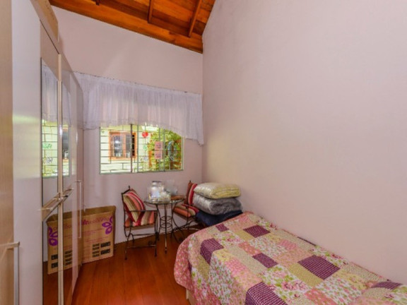 Imagem Casa com 5 Quartos à Venda, 290 m² em Jardim Itu - Porto Alegre Imagem Casa com 5 Quartos à Venda, 290 m² em Jardim Itu - Porto Alegre