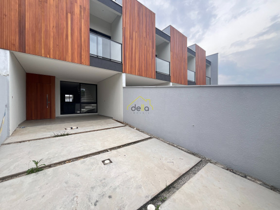 Casa com 3 Quartos à Venda, 105 m² em Iririú - Joinville