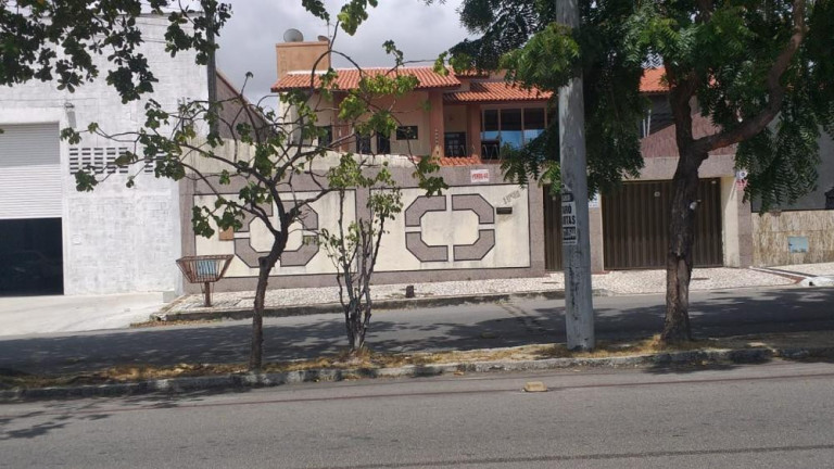 Imagem Casa com 4 Quartos à Venda, 464 m² em Engenheiro Luciano Cavalcante - Fortaleza