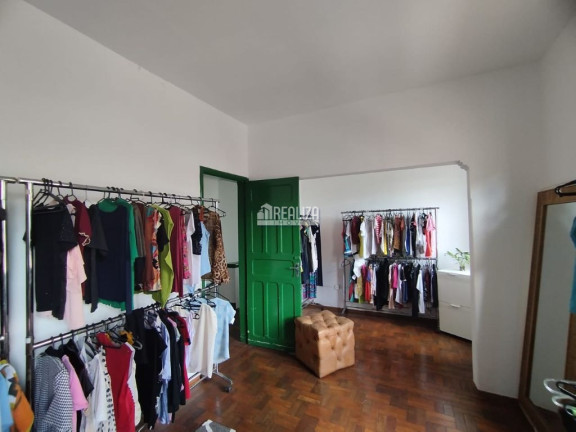 Imagem Casa com 3 Quartos à Venda, 243 m² em Centro - Uberaba Imagem Casa com 3 Quartos à Venda, 243 m² em Centro - Uberaba