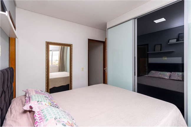 Imagem Casa com 3 Quartos à Venda, em Jardim Mangalot - São Paulo Imagem Casa com 3 Quartos à Venda, em Jardim Mangalot - São Paulo