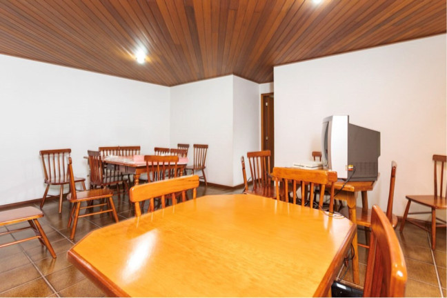 Imagem Imóvel com 3 Quartos à Venda, em Jardim Lindóia - Porto Alegre Imagem Imóvel com 3 Quartos à Venda, em Jardim Lindóia - Porto Alegre